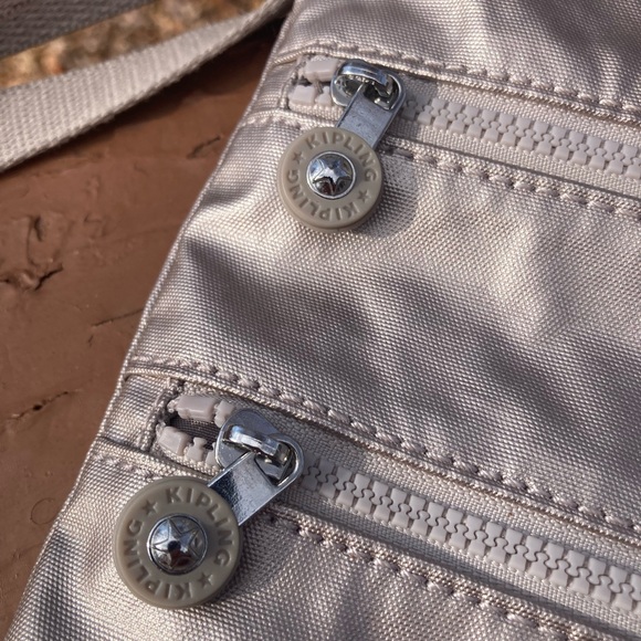 Kipling silver crossbody purse - Picture 3 of 9